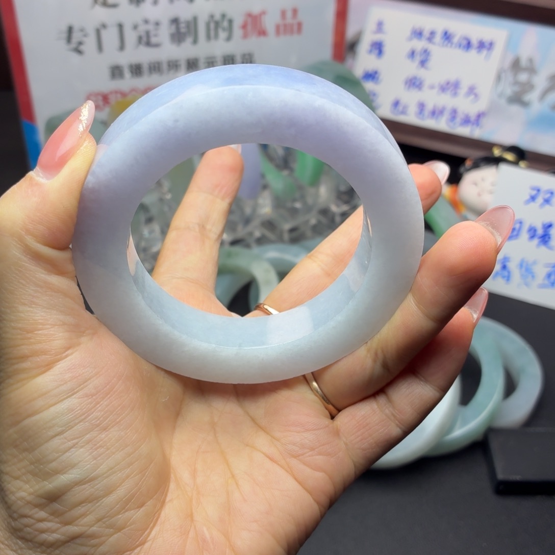 君***陌定制翡翠未镶嵌翡翠手镯