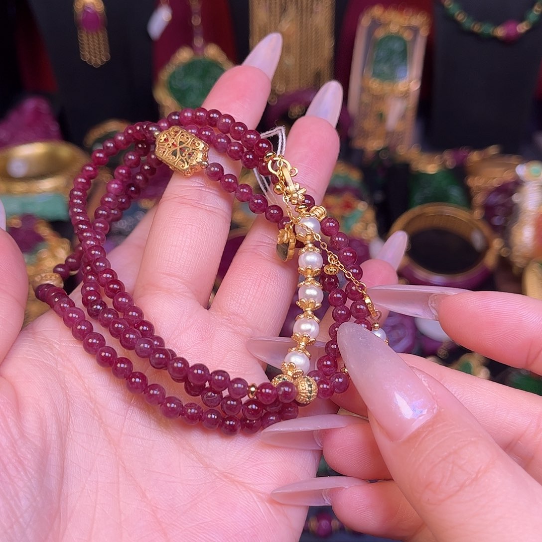 颈饰未镶嵌红宝石