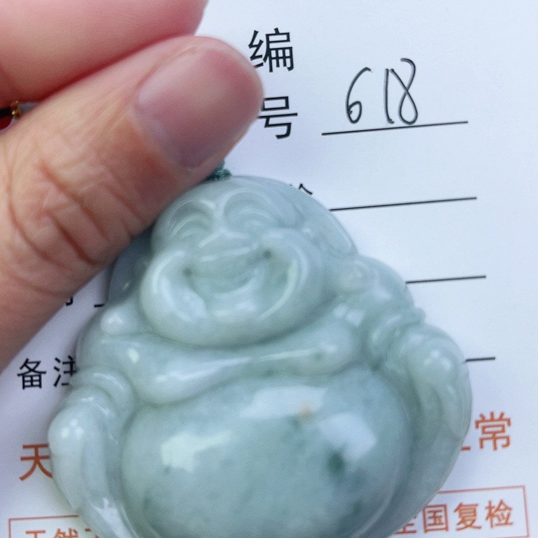 翡翠颈饰未镶嵌佛公