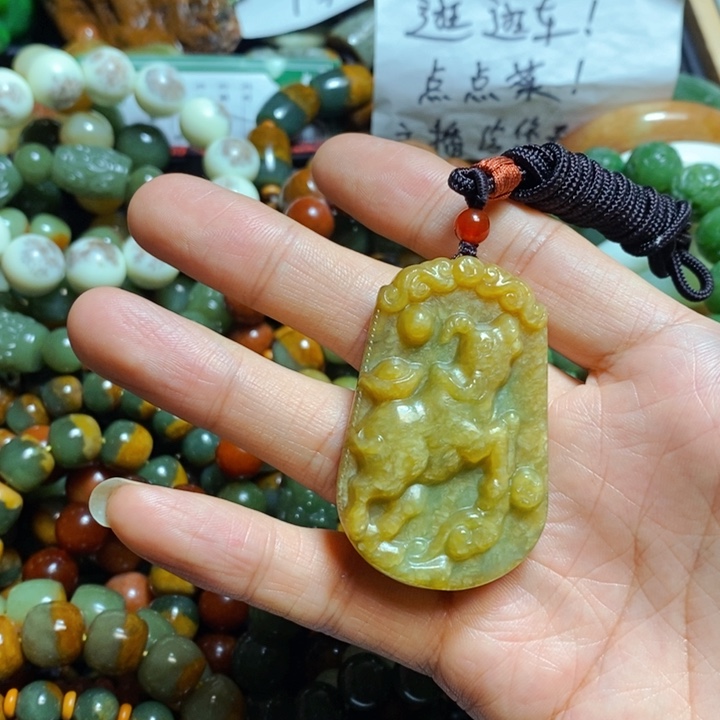 蛇纹石玉颈饰未镶嵌