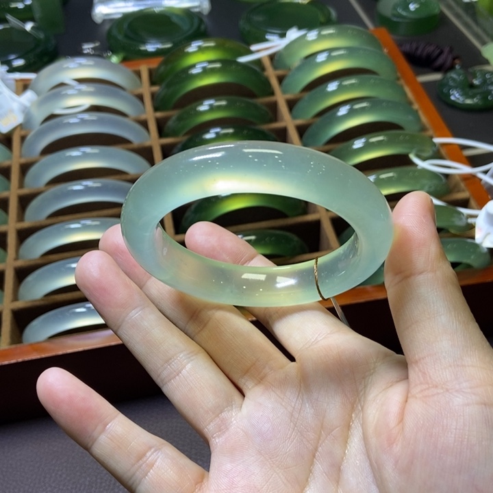 蛇纹石玉未镶嵌手镯55