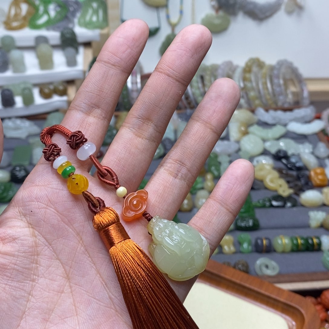 和田玉颈饰未镶嵌陈*