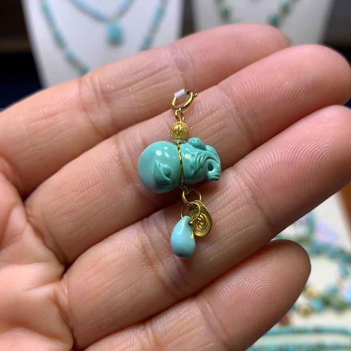 绿松石18K金镶嵌挂件