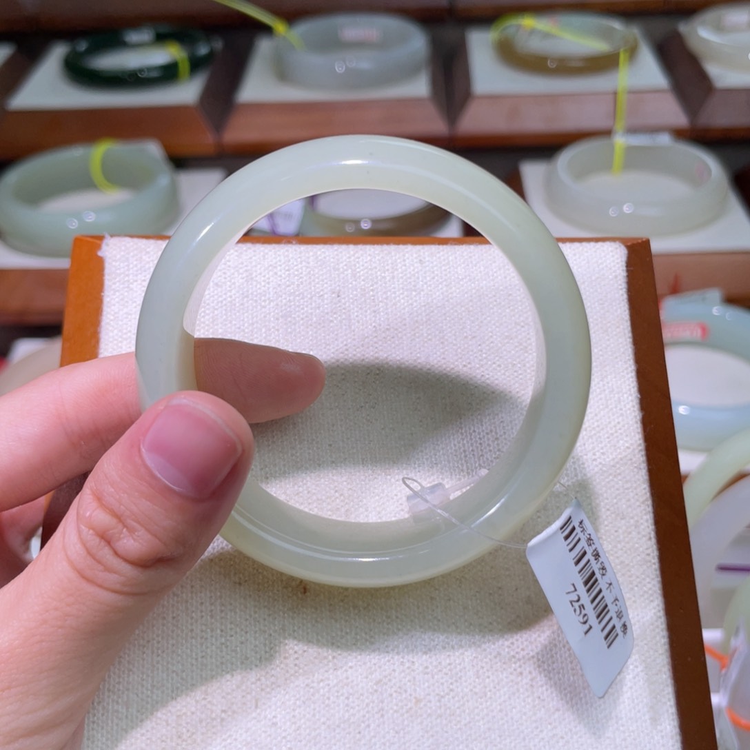 未镶嵌手镯和田玉15