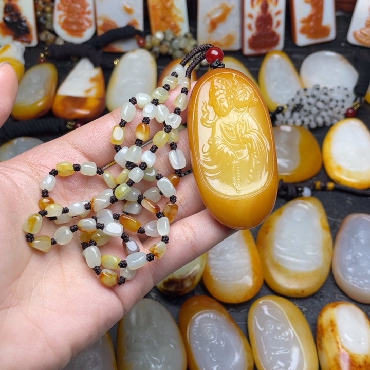 柒***爷和田玉未镶嵌颈饰