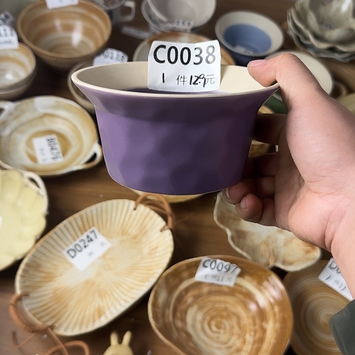 瓷片紫色帽子碗一个装