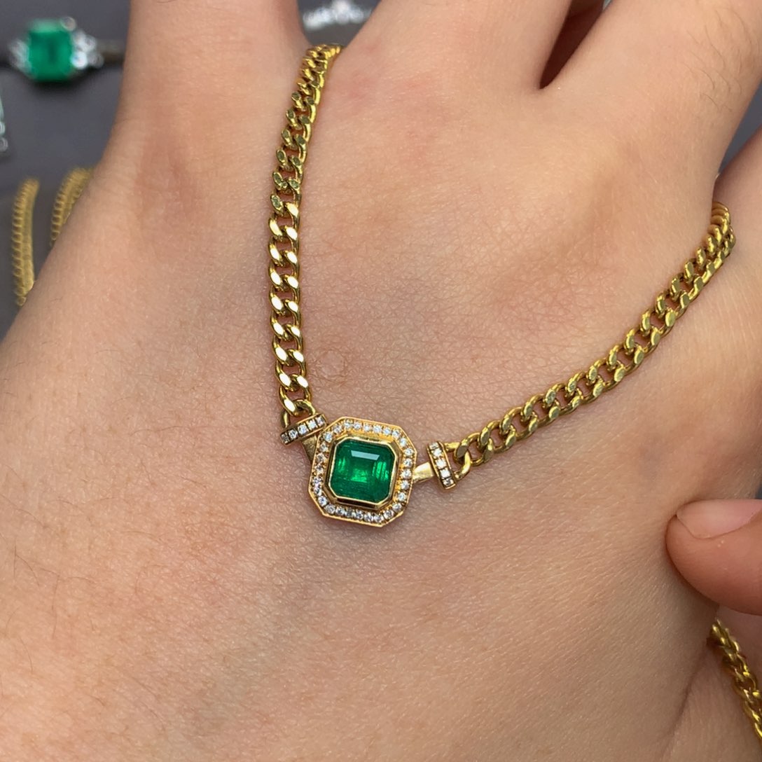 祖母绿颈饰18K金镶嵌