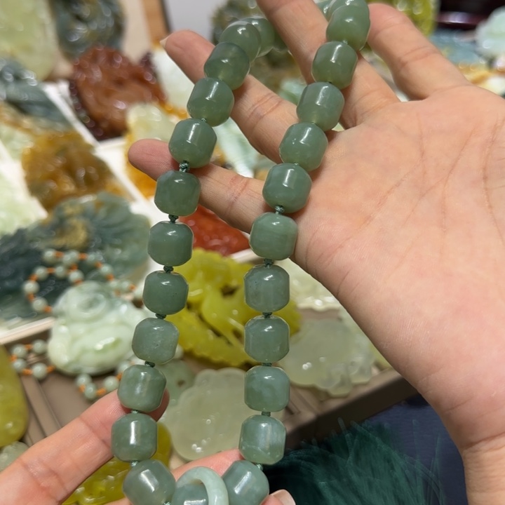 蛇纹石玉吊坠未镶嵌