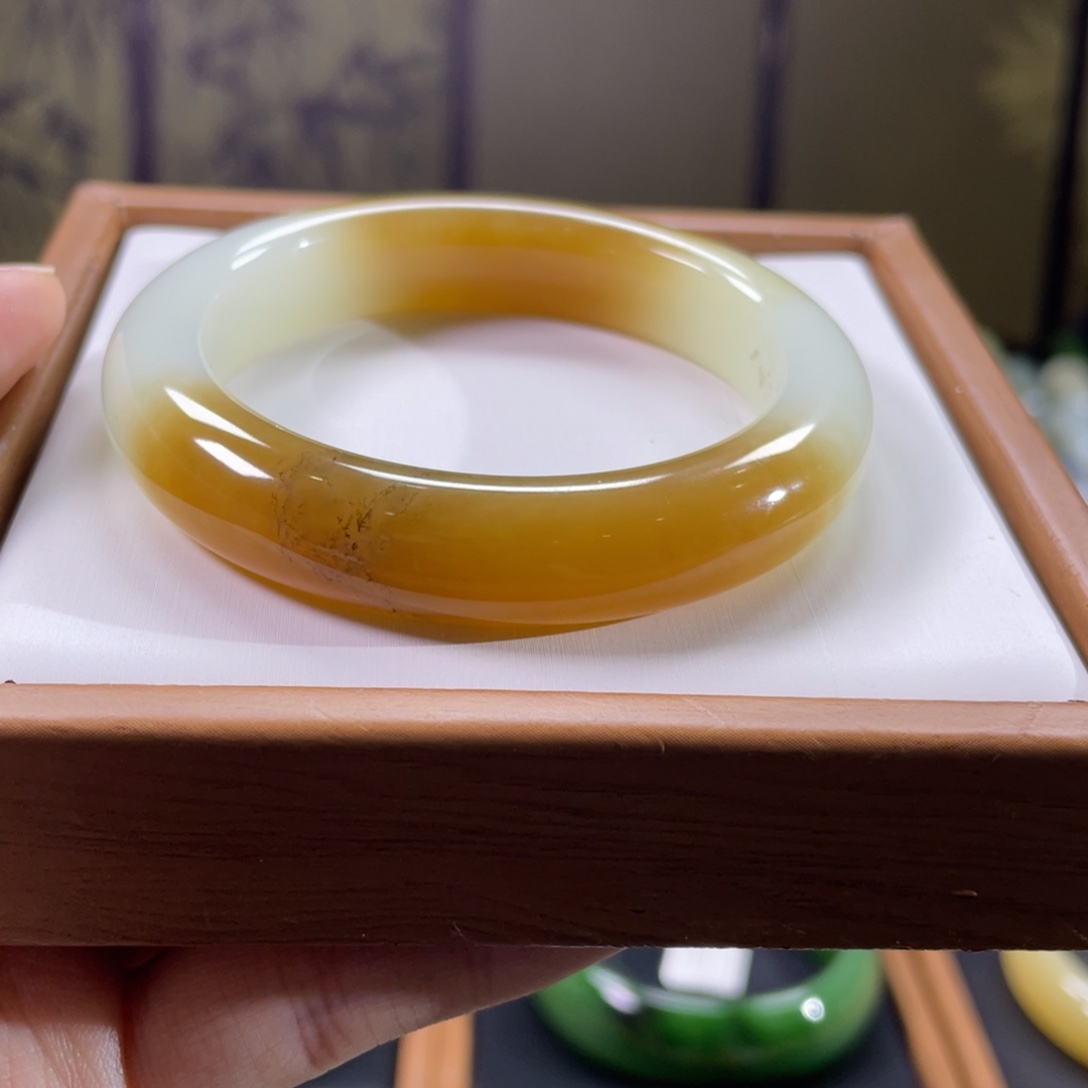 和田玉未镶嵌手镯52圈