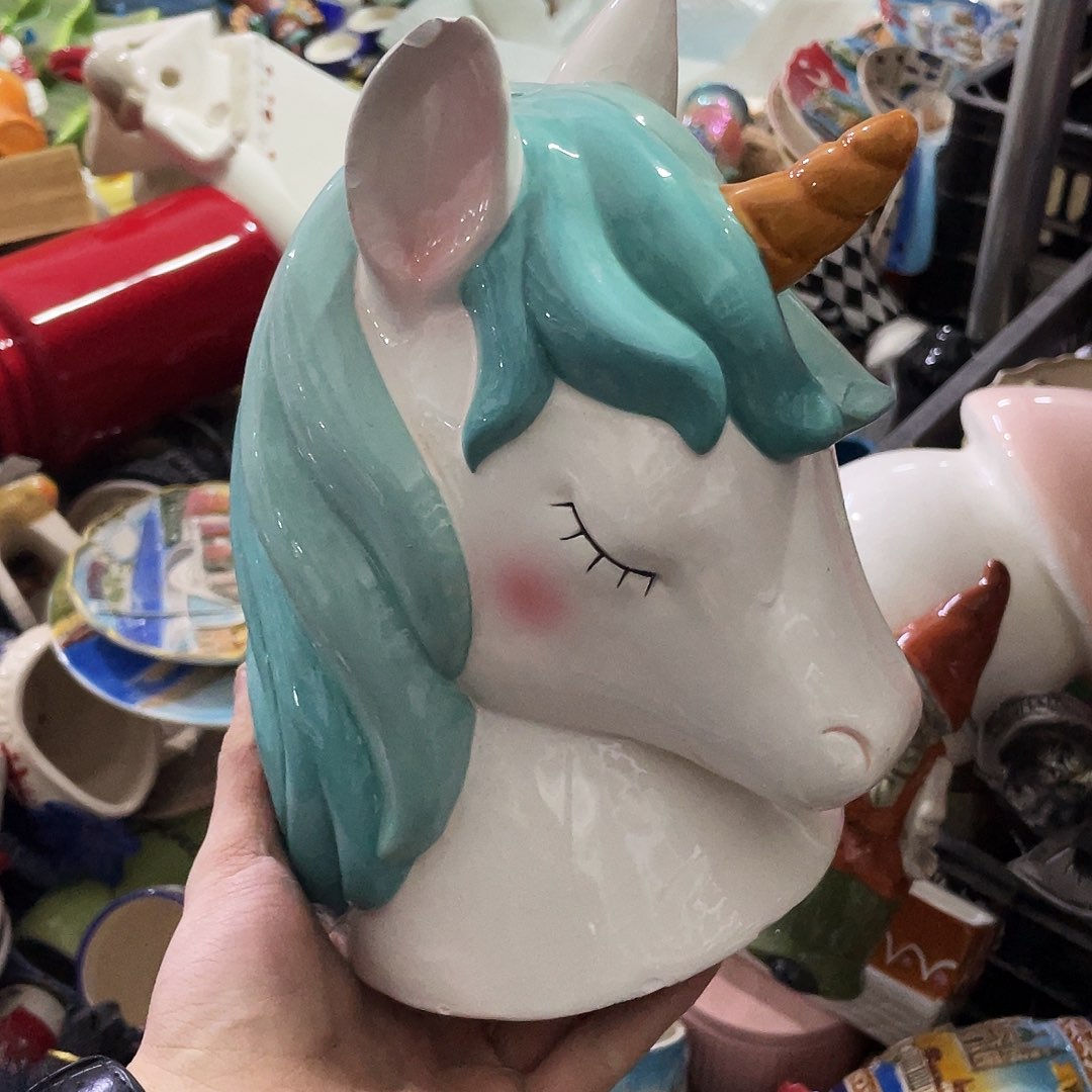 摆件   磕碰。    封釉。