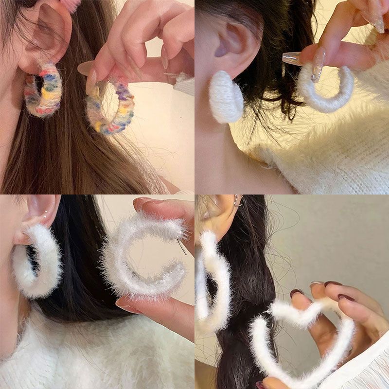 彩色毛线毛绒耳环女秋冬季耳钉适合冬天的毛茸茸耳圈耳饰