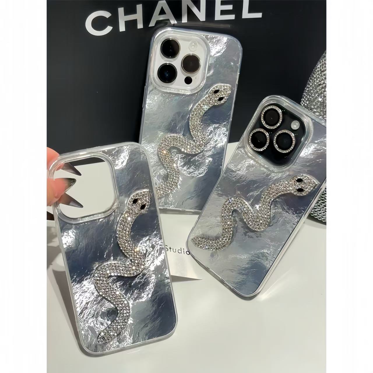 轻奢闪钻银蛇适用苹果15proMax女vivo华为oppo小米iPhone16手机壳
