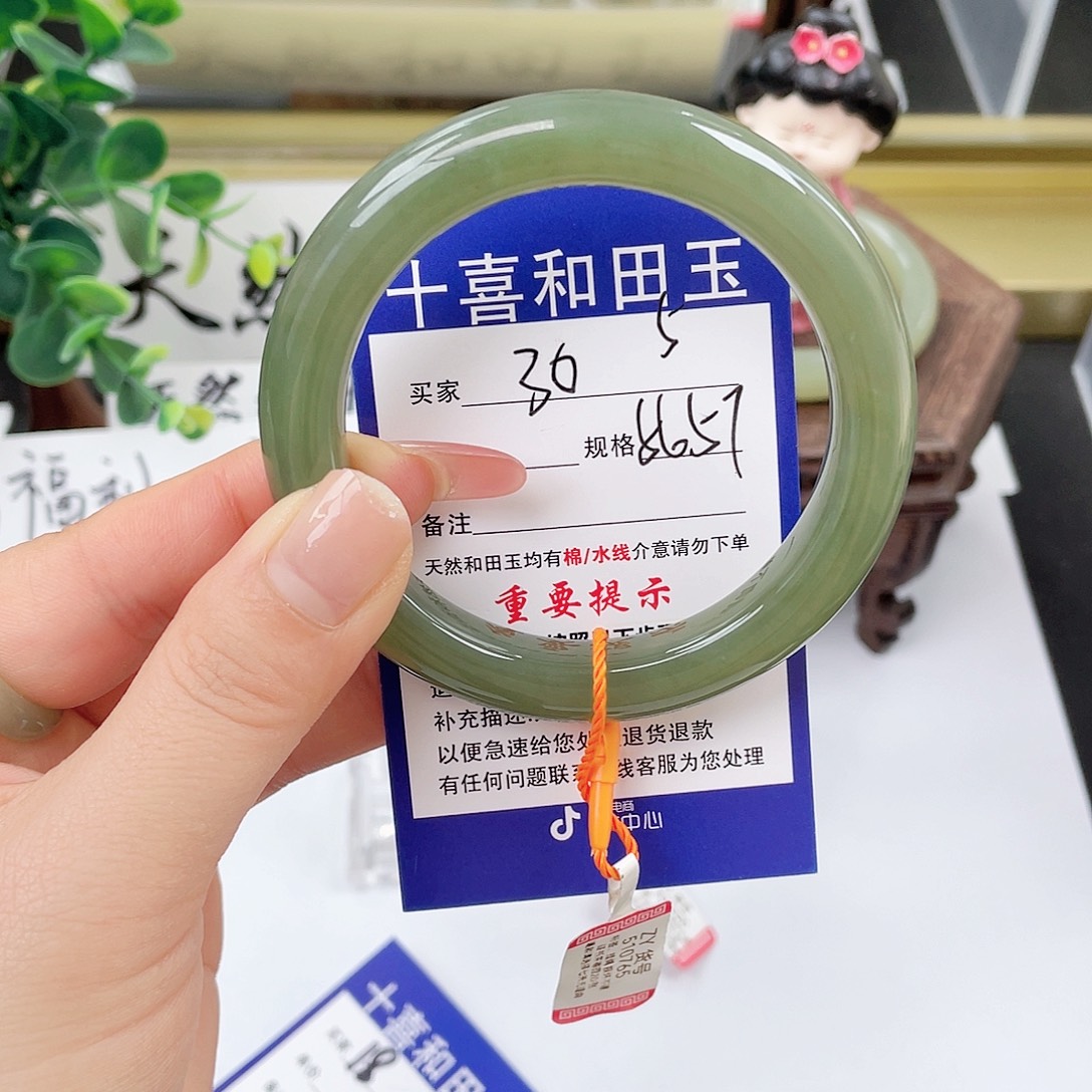 和田玉未镶嵌手镯