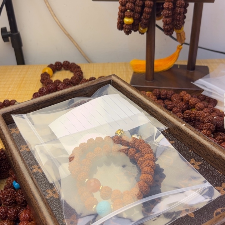 ****好六瓣双圈手串原皮老树王