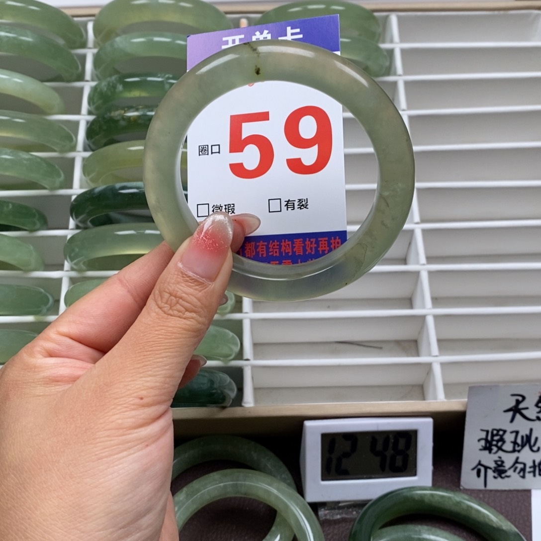 岫玉手镯未镶嵌我