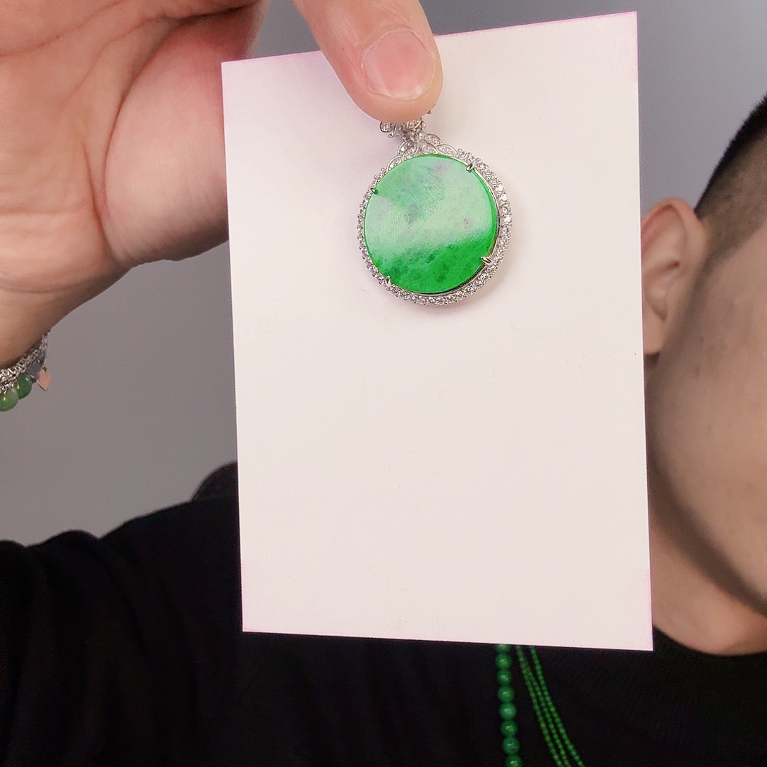 翡翠颈饰未镶嵌一件