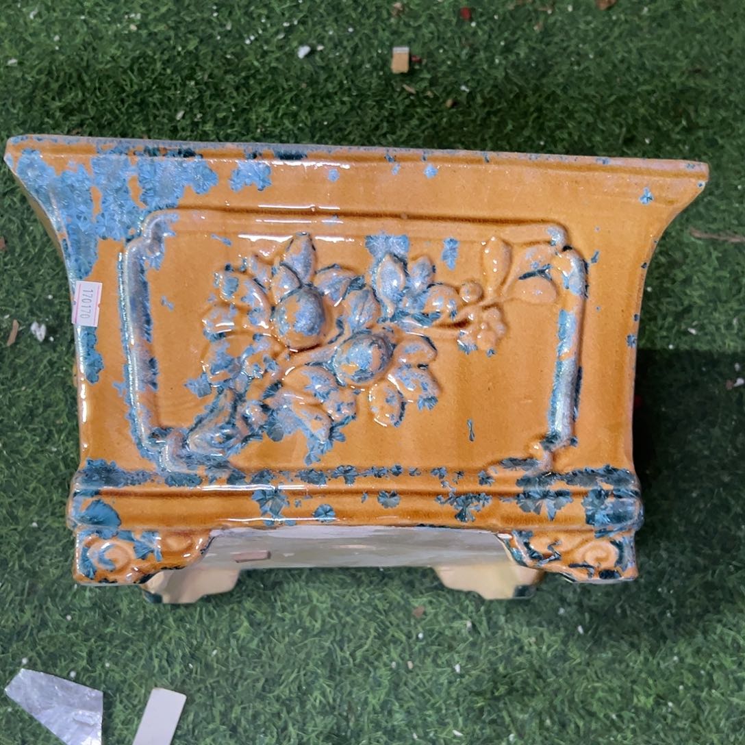 潇***洛正宗岭南石湾盆放漏