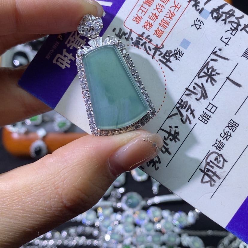 【闪购商品】翡翠颈饰未镶嵌天然