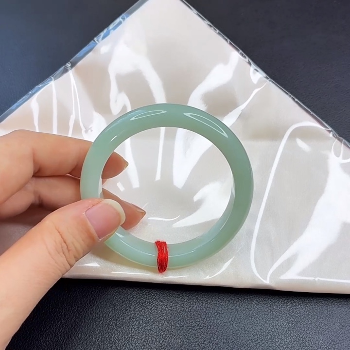 翡翠未镶嵌手镯甜果绿