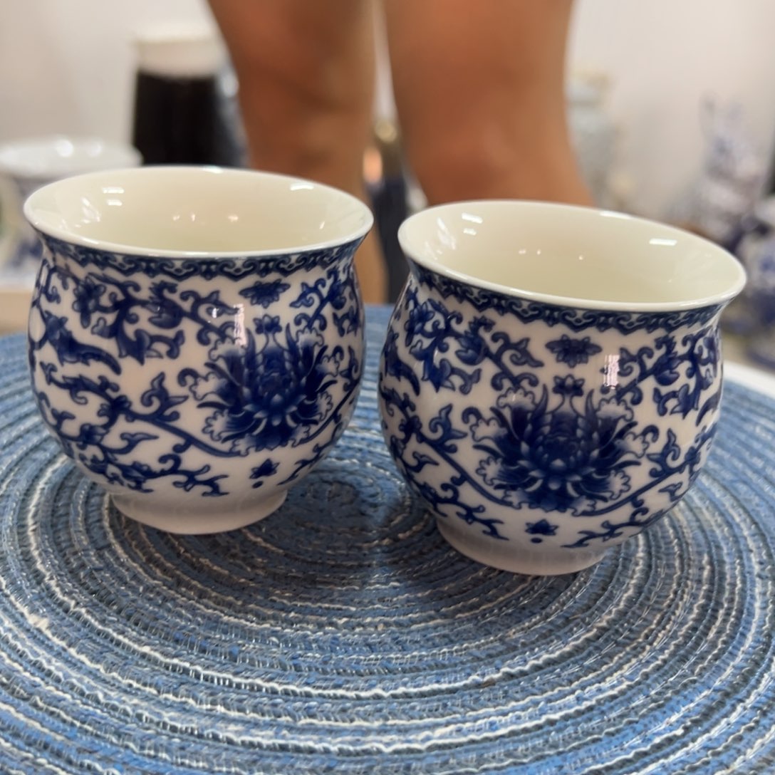 微瑕青花瓷器值得厚爱
