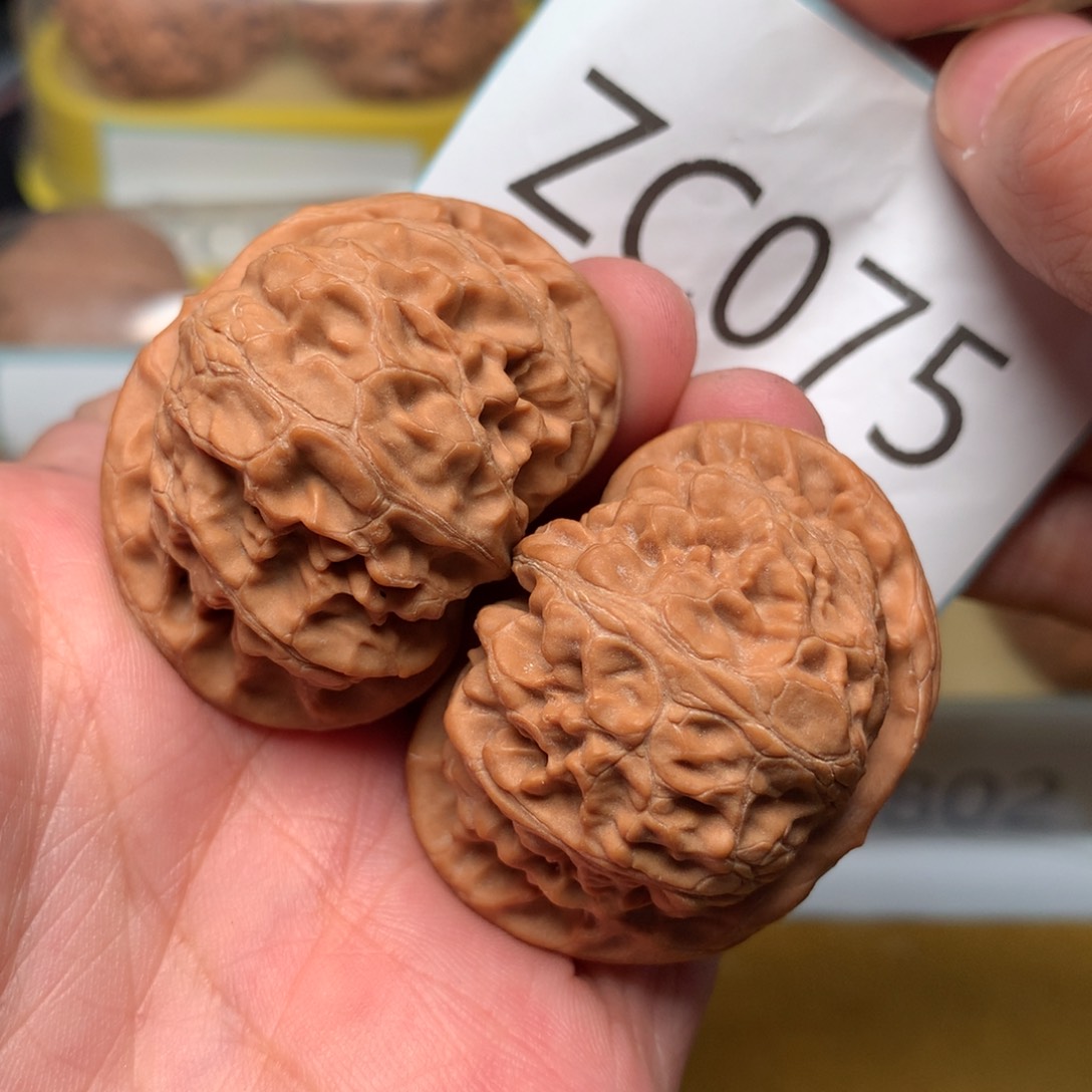 文玩核桃把件红皮肉灯42