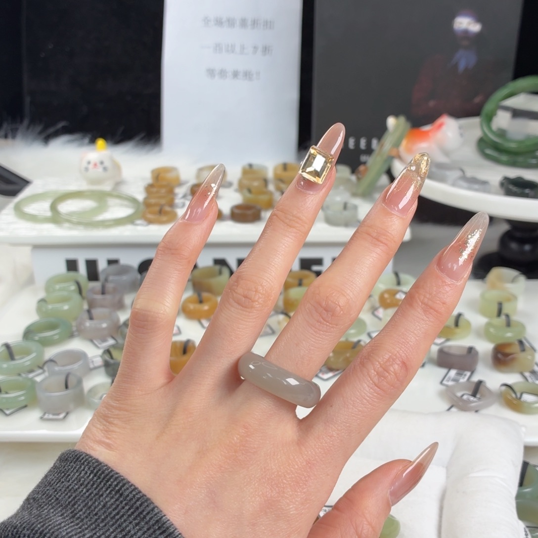 阿***卿和田玉未镶嵌戒指z75烟灰胖圆15