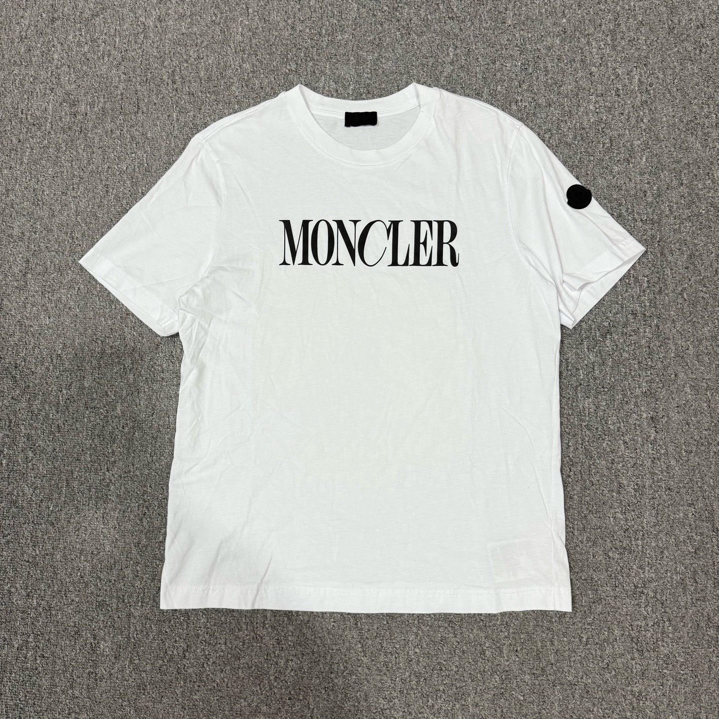 99新 MONCLER 18696888 蒙口 新款白色胸前logo短袖 M码99新