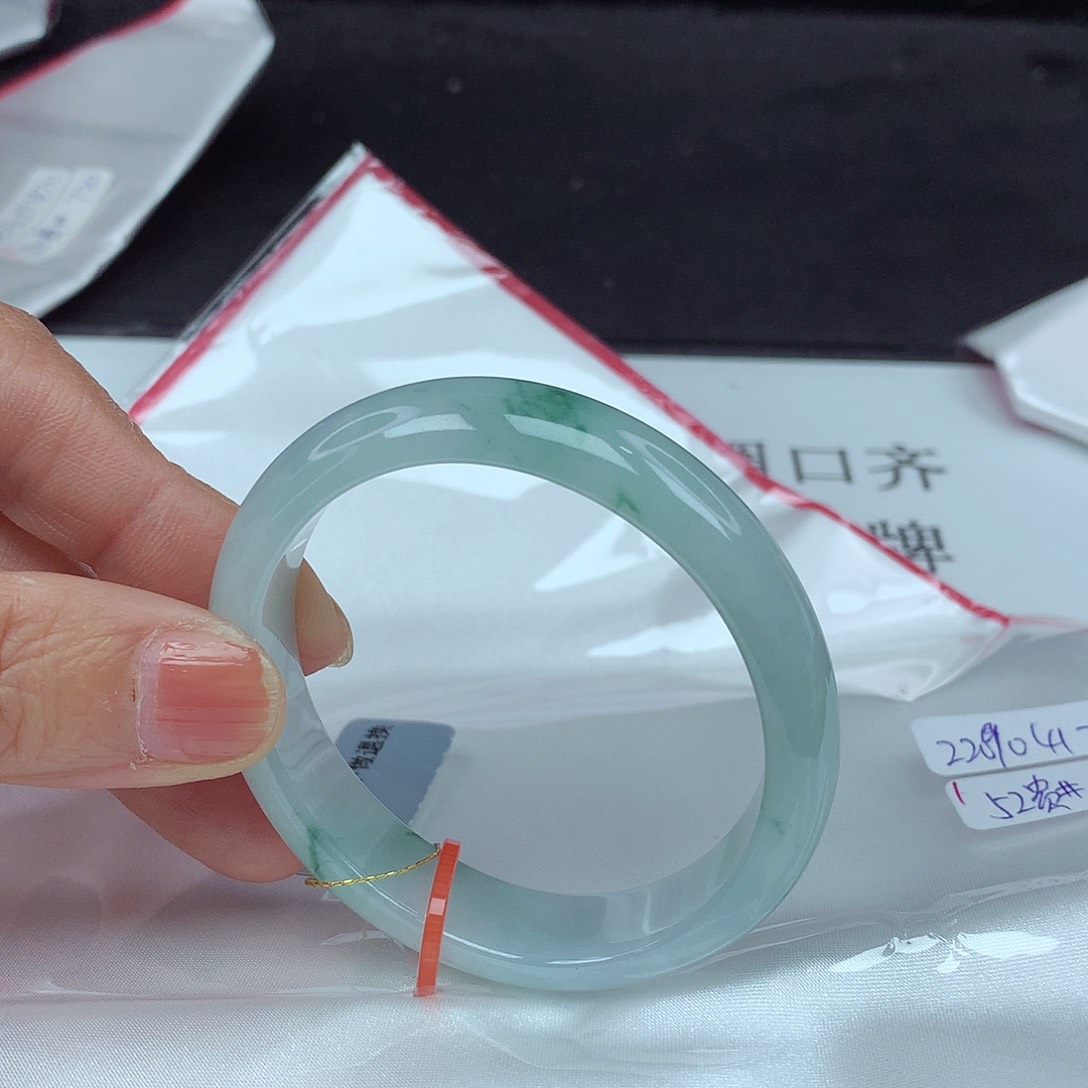 翡翠手镯未镶嵌52贵1247
