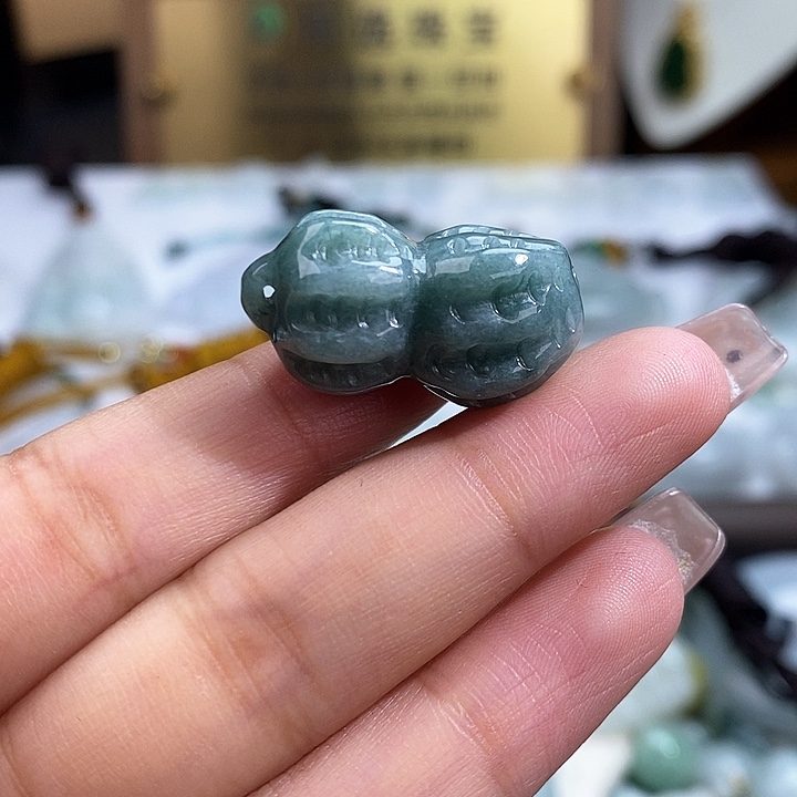 翡翠未镶嵌颈饰7607