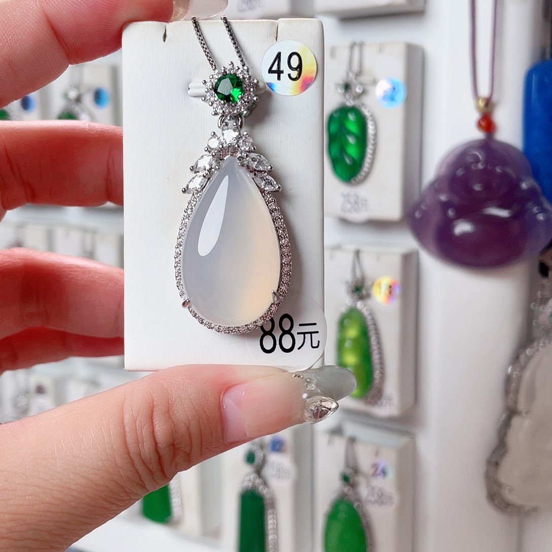 玛瑙/玉髓颈饰未镶嵌