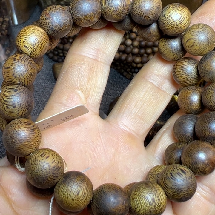 用***9沉香碎屑沉香99乌身圆珠20.5克