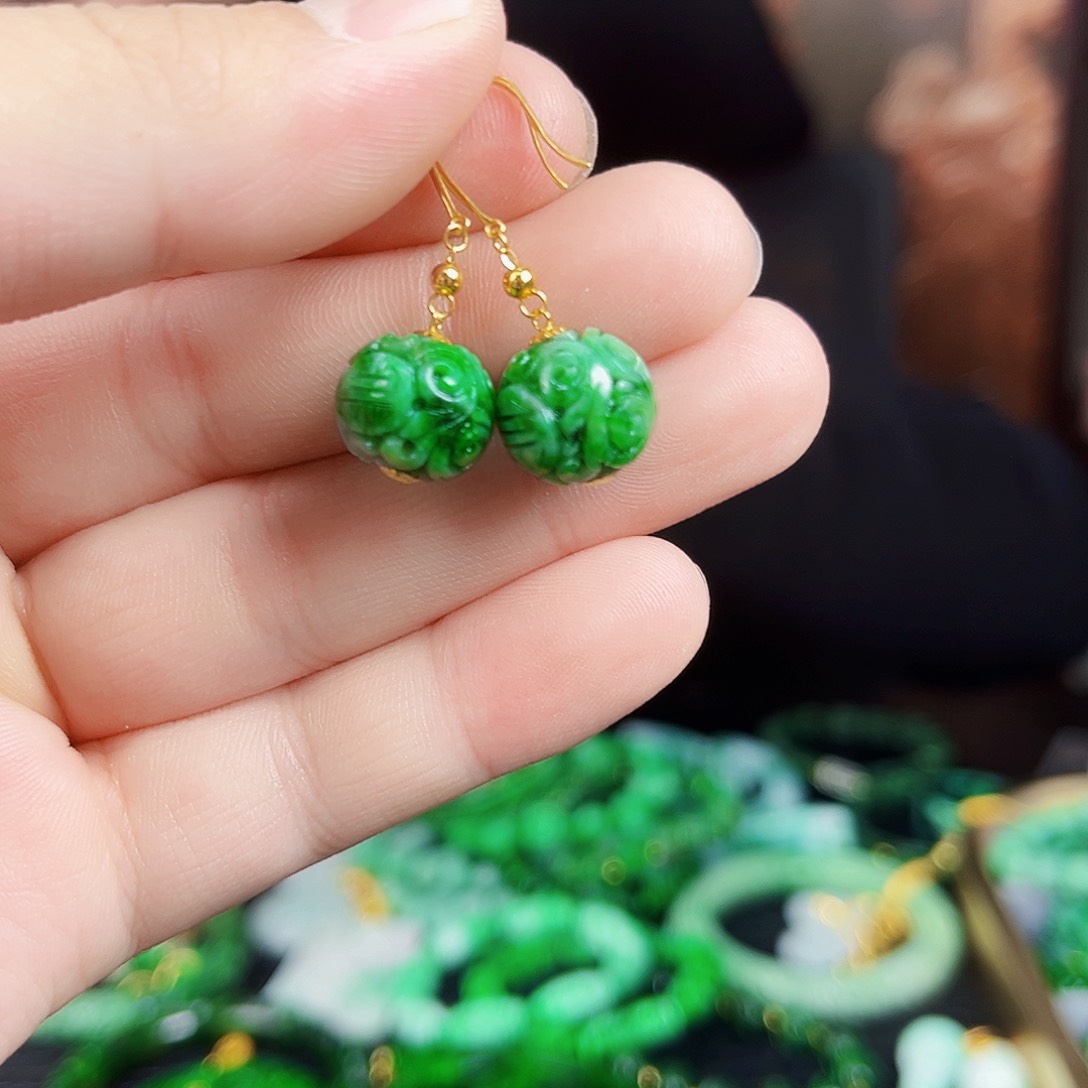 翡翠颈饰18K金镶嵌耳饰