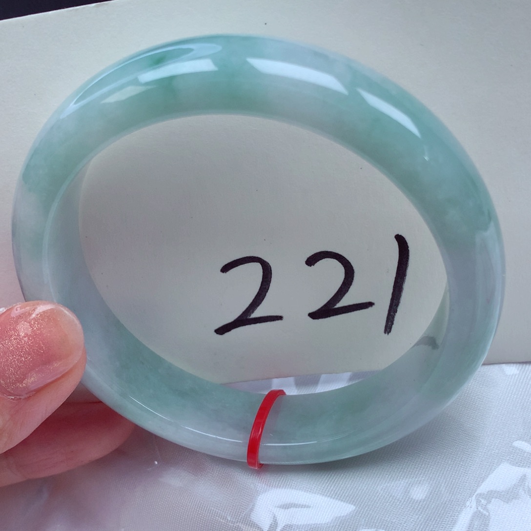 翡翠手镯未镶嵌翡翠