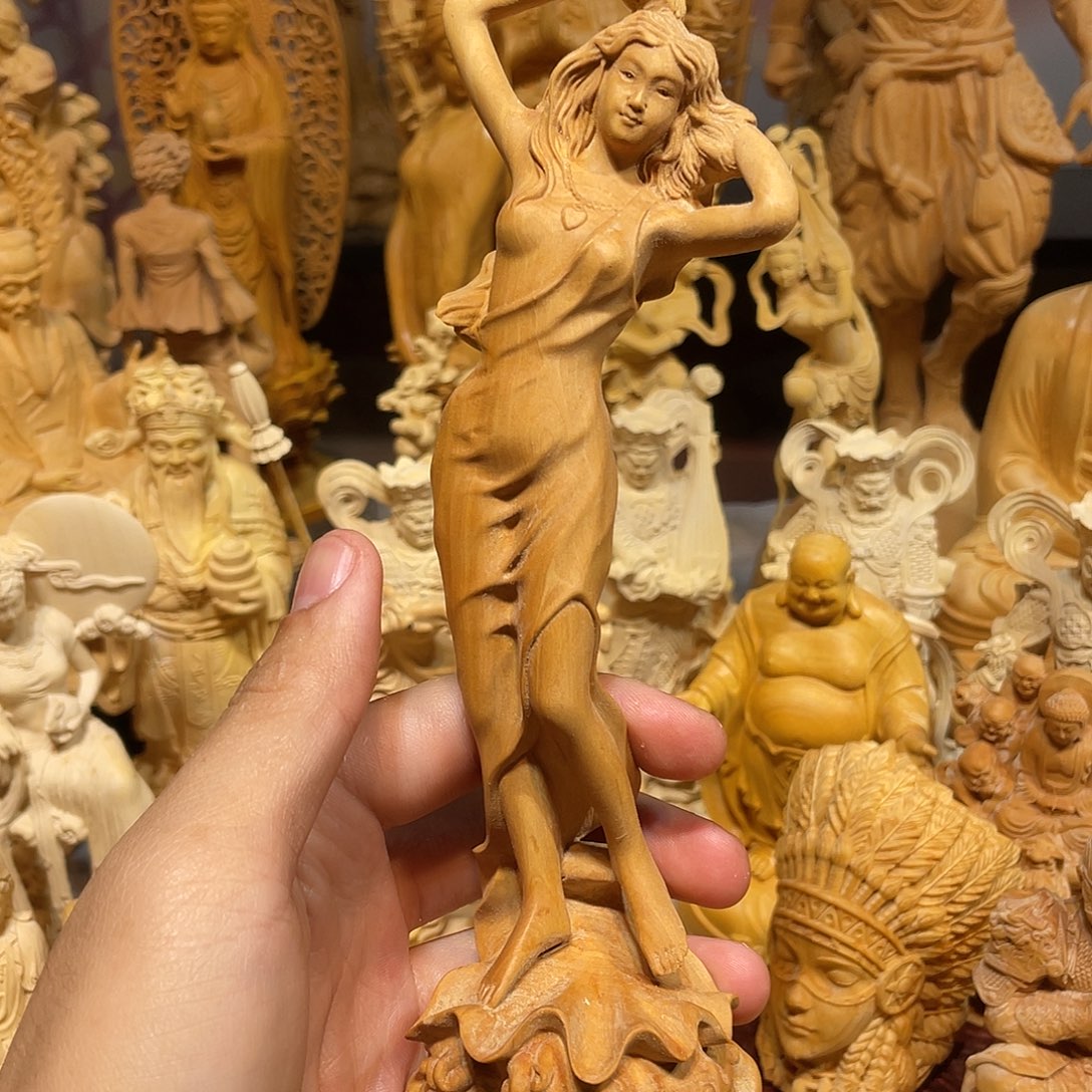 黄杨木黄杨木比爱心美女