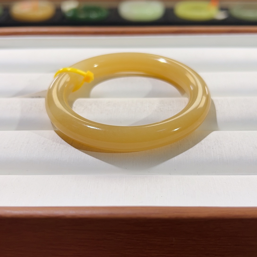 和田玉手镯未镶嵌黄金糖圆条