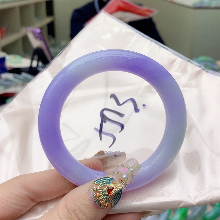 翡翠手镯未镶嵌翡翠手镯