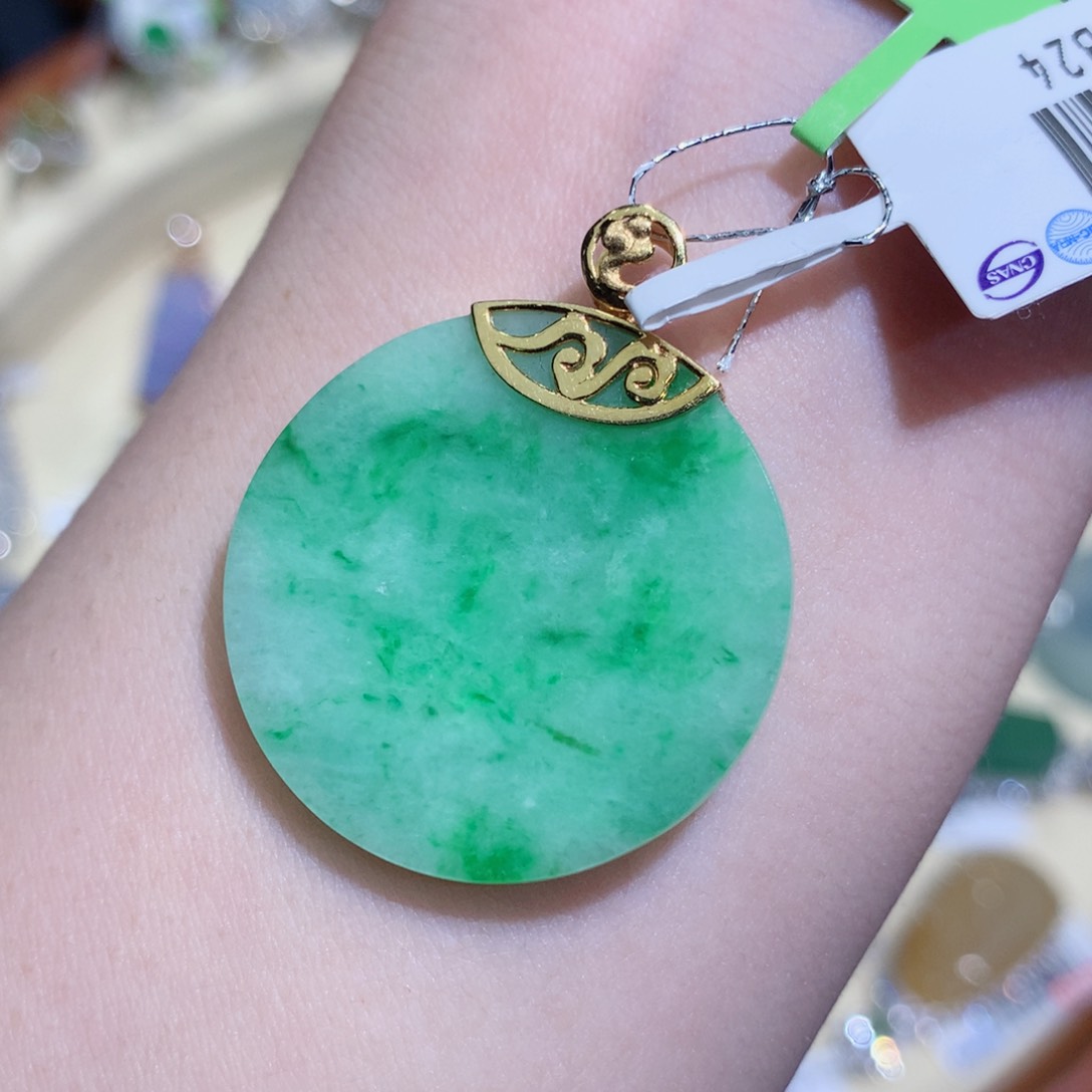 翡翠18K金镶嵌颈饰翡翠