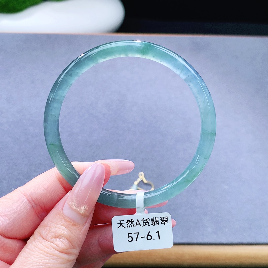 未镶嵌手镯（圆镯）翡翠