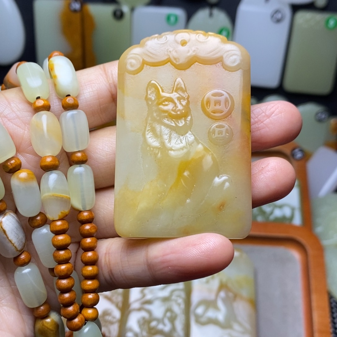 南*杜新疆昆仑山料狗生肖牌子