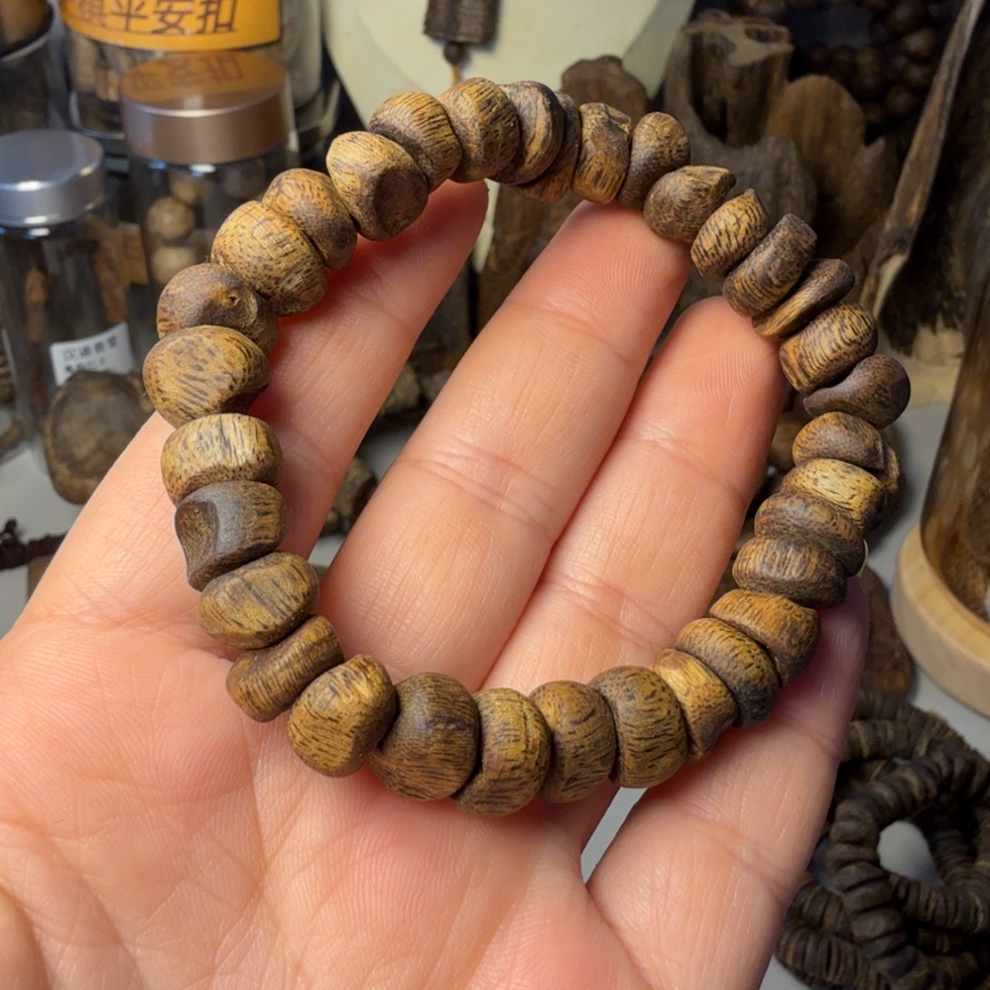 手串沉香清一色海南老白棋树丁单圈14克+