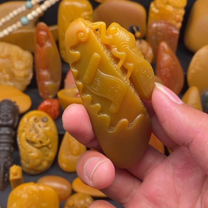 石英质玉未镶嵌颈饰