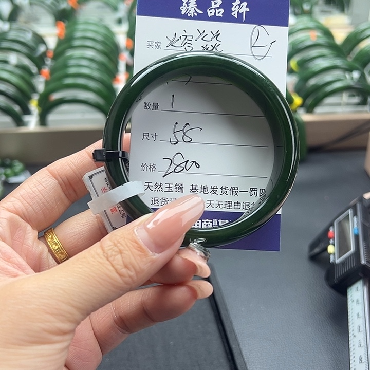 熔***燚和田玉未镶嵌手镯