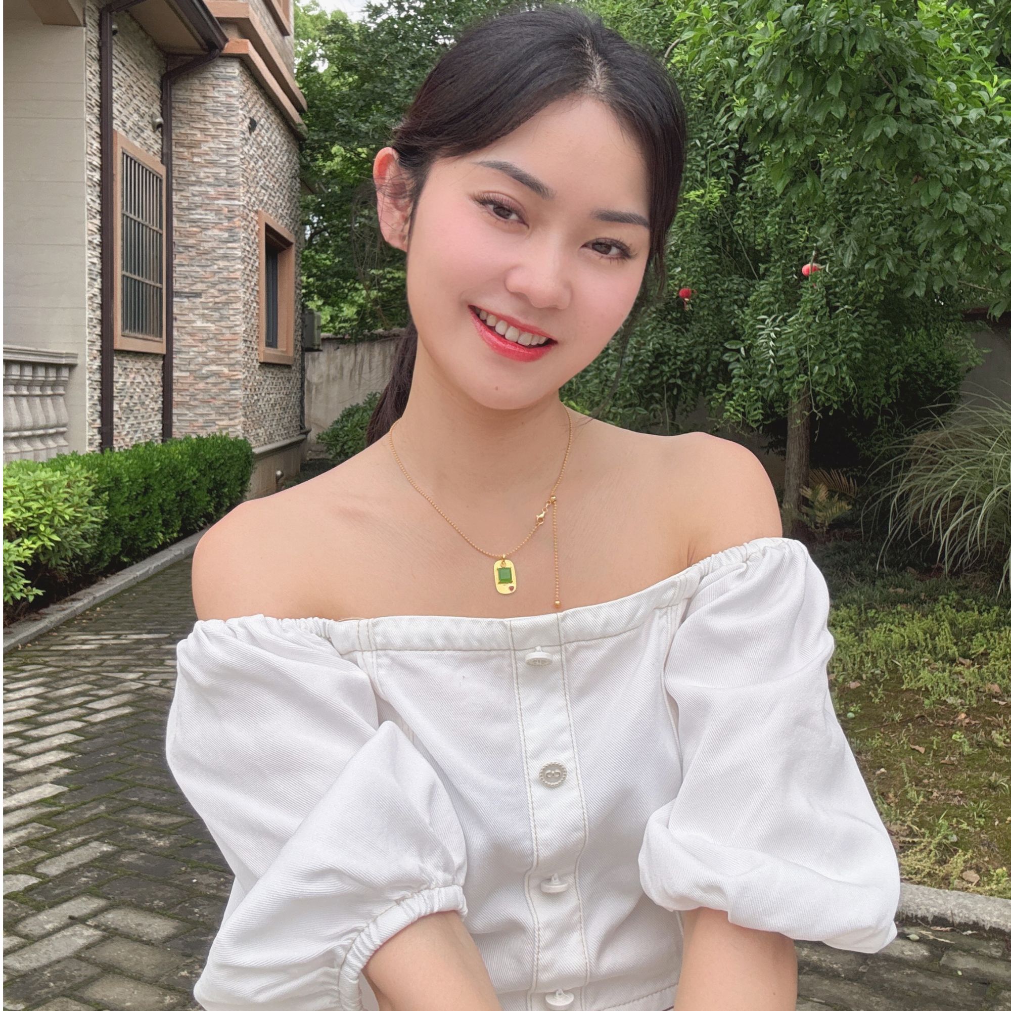 18K金镶嵌苹果绿方糖无事牌吊坠0000411