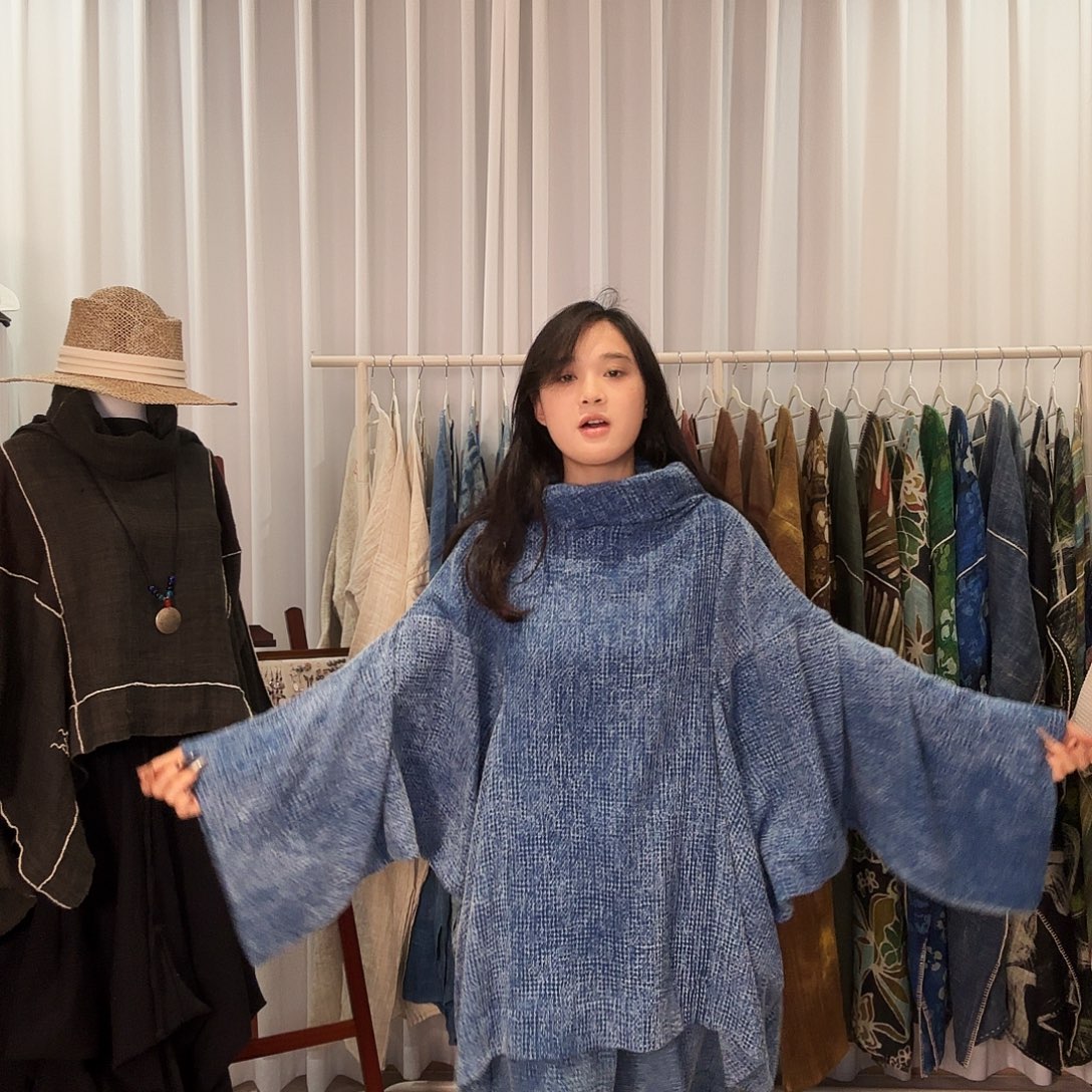 小***跑棉麻蓝染上衣堆堆领