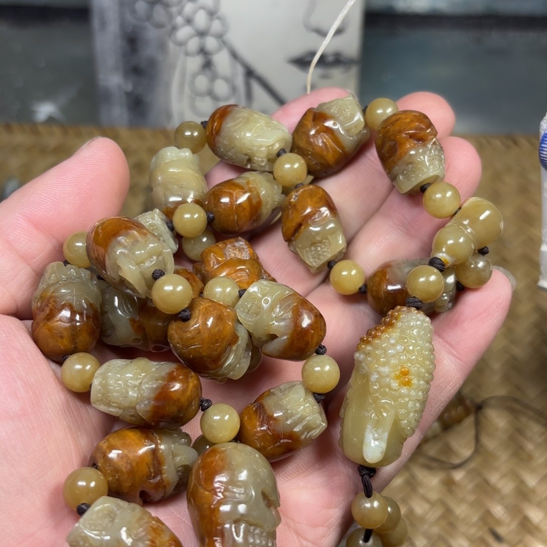 岫岩河磨玉（透闪石质玉）颈饰未镶嵌