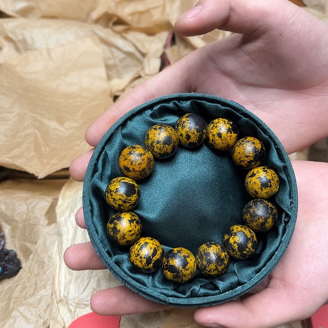 大叶紫檀（黑酸枝木类）