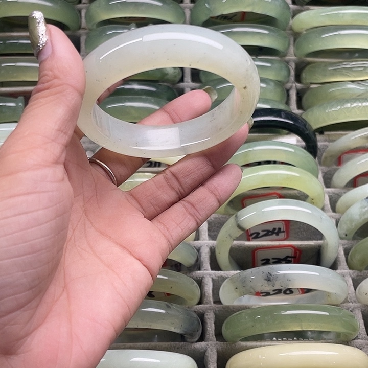 蛇纹石玉未镶嵌手镯205