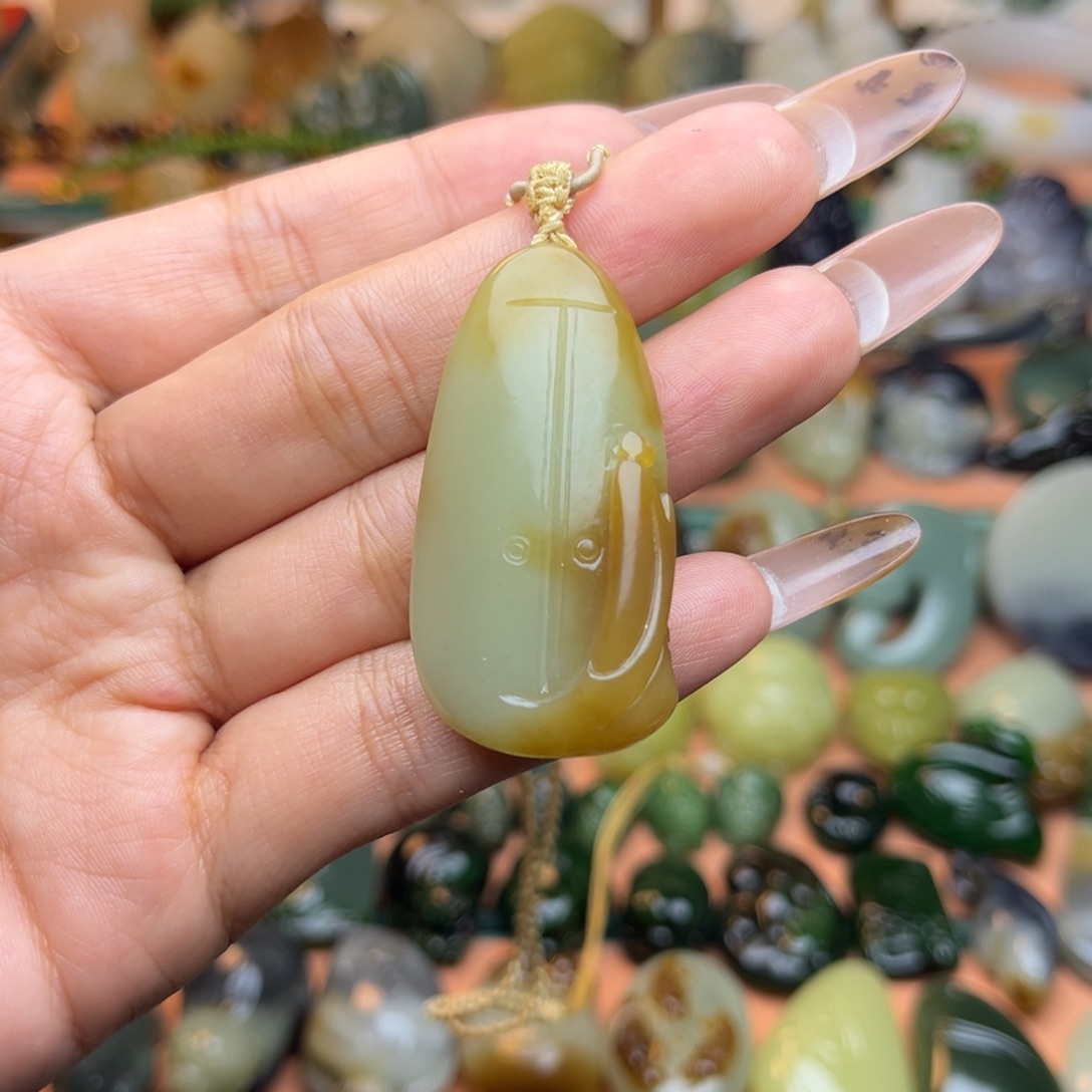 和田玉未镶嵌颈饰