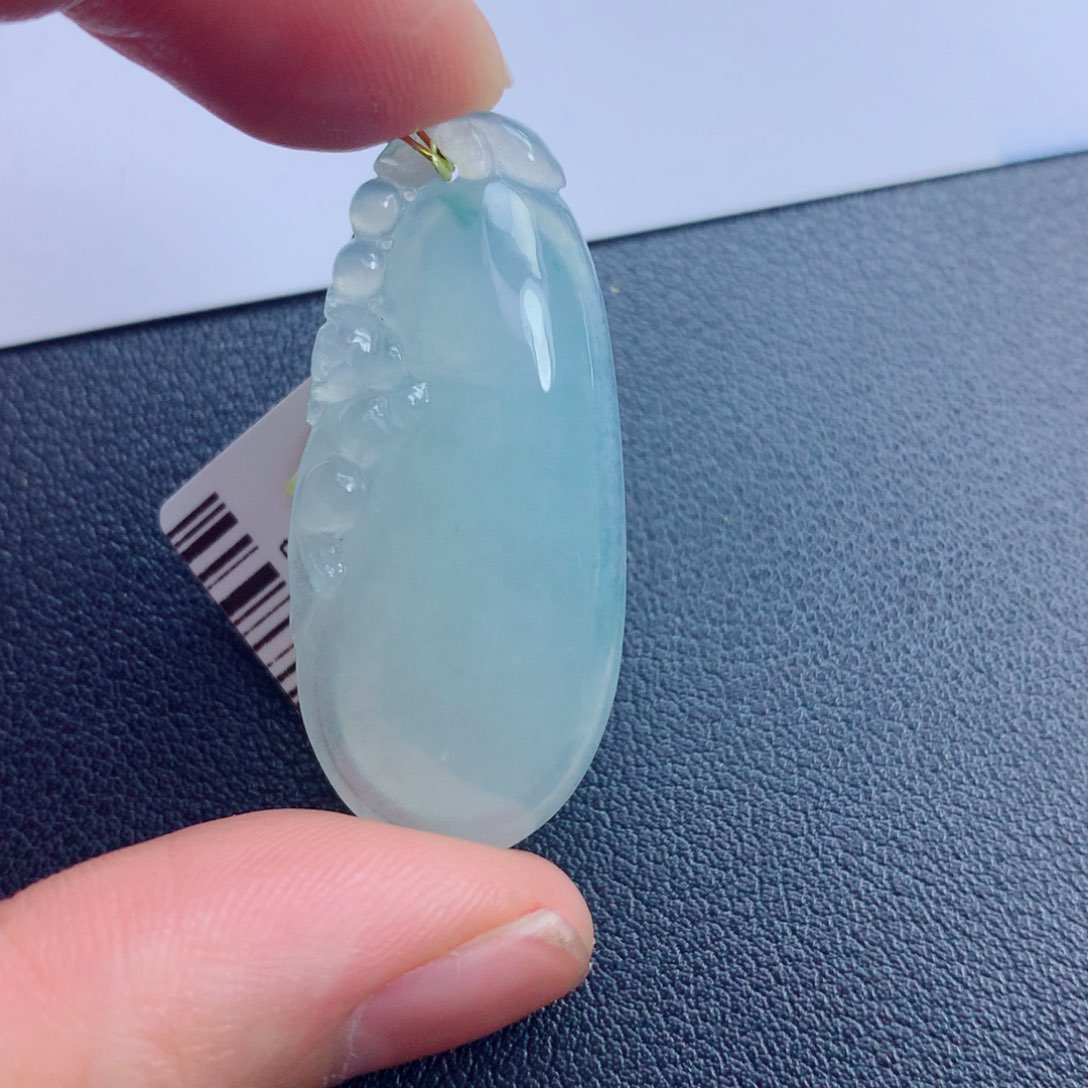 翡翠未镶嵌颈饰福瓜