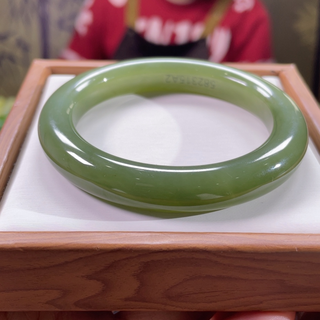 和田玉未镶嵌手镯58圈